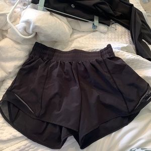 Lululemon shorts size 6 4”inch Hotty Hot